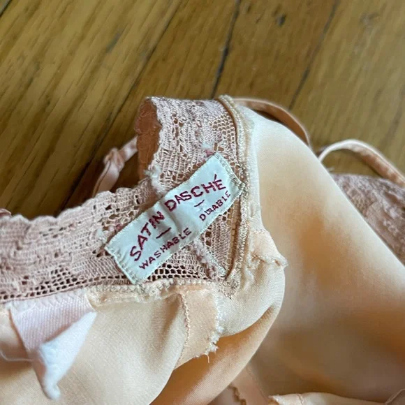 40s Vintage Peach Satin Slip - Picture 8 of 9
